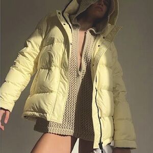 Aritzia Super Puff Shorty Light Yellow Puffer Jacket XS